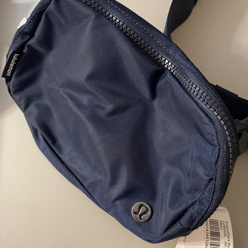 NWT Lululemon Everywhere Belt Bag in True Navy